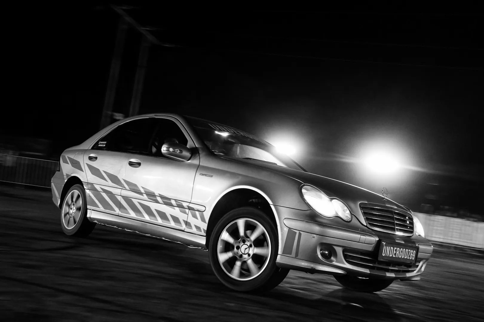 Mercedes C200 B&W night angle