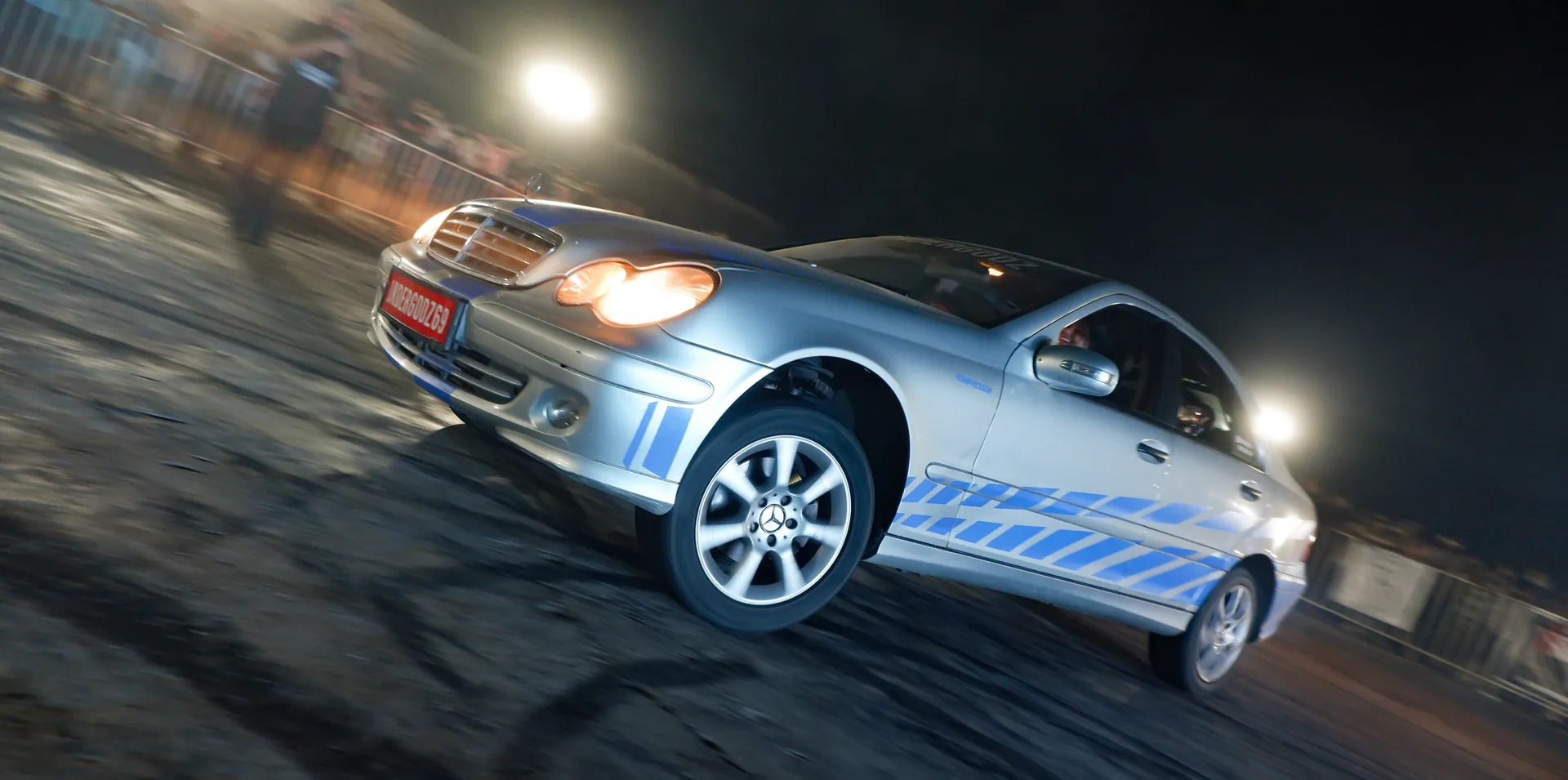 Mercedes C200 night front 3/4 aggressive